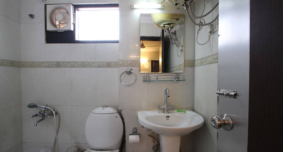 Hotel Empire Deluxe, New Delhi 5